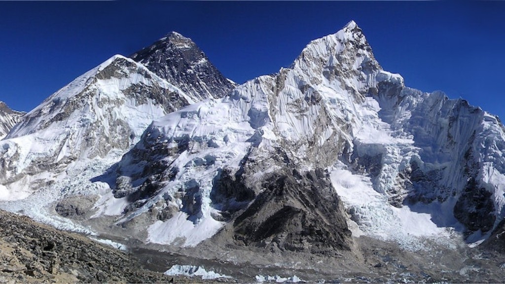 How many stories tall is mount everest?